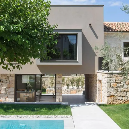 Modern Melon With Outdoor Pool In Porec Vila *