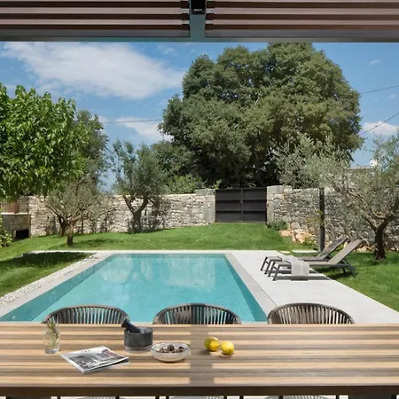 Modern Melon With Outdoor Pool In Porec Βίλα