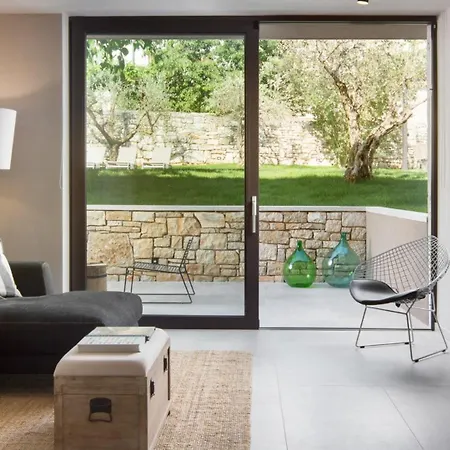 Villa Modern Melon With Outdoor Pool In Porec Kirmenjak