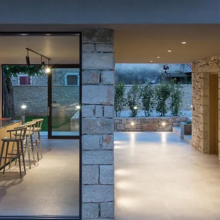 Villa Modern Melon With Outdoor Pool In Porec Kirmenjak
