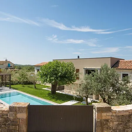 Modern Melon With Outdoor Pool In Porec *