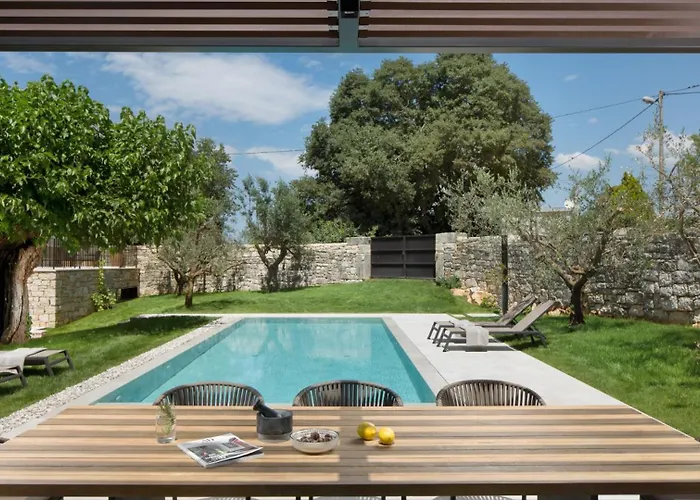 Modern Melon With Outdoor Pool In Porec Βίλα