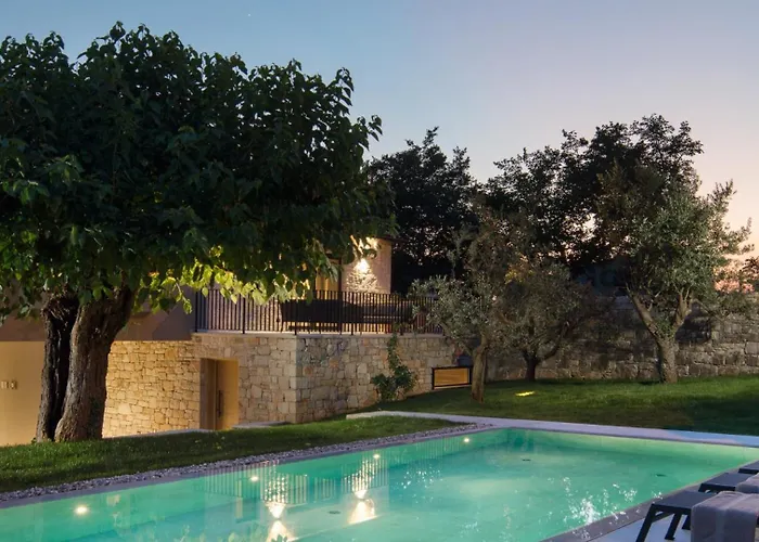 Modern Melon With Outdoor Pool In Porec *