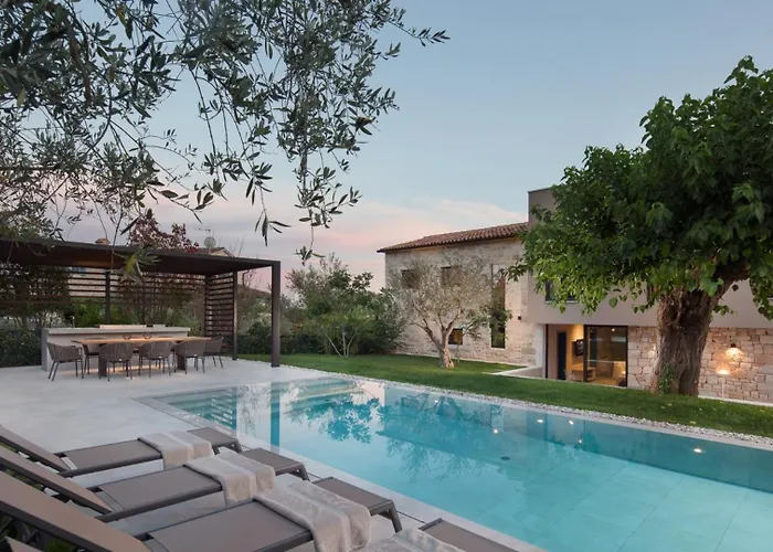 Βίλα Modern Melon With Outdoor Pool In Porec *