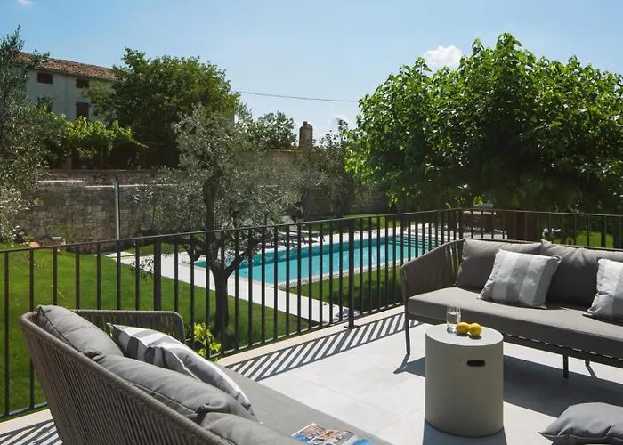 Modern Melon With Outdoor Pool In Porec *